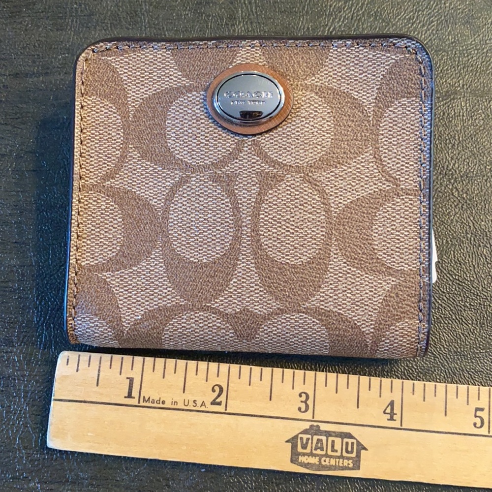 Brown coach wallet - Picture 5 of 5